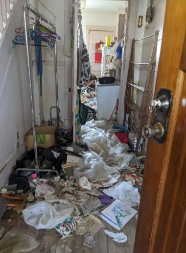 Hoarder cleanup in Winnipeg